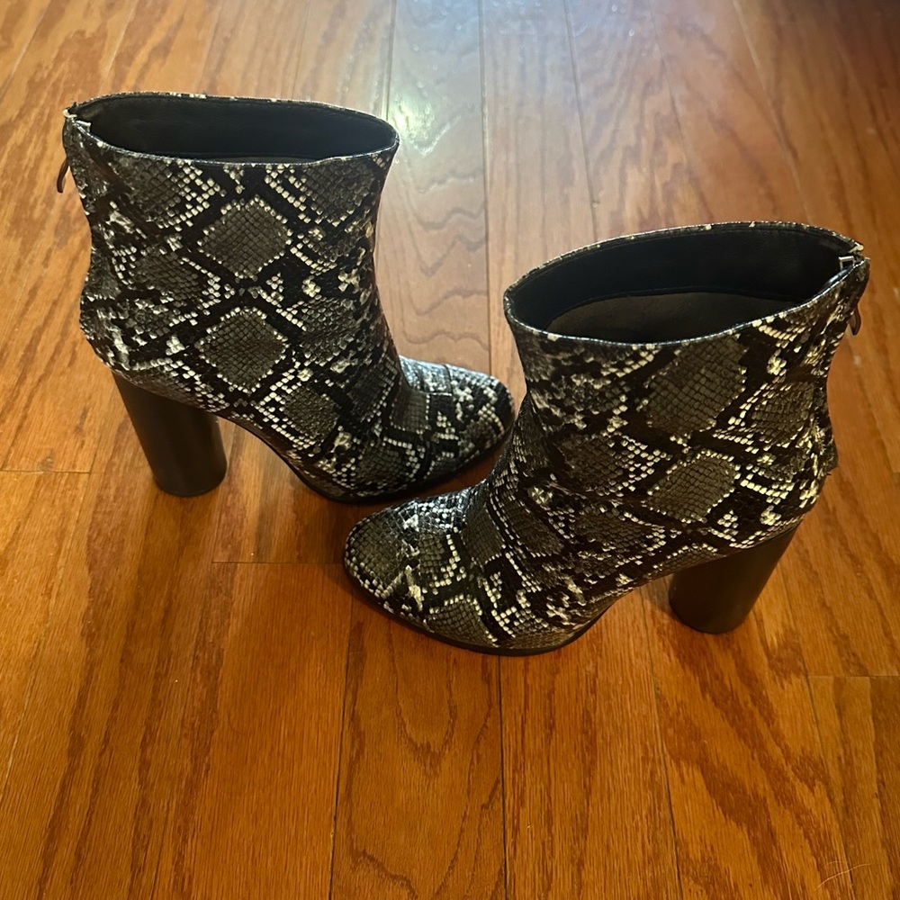 Snake Skin Boots size 37 in excellent condition